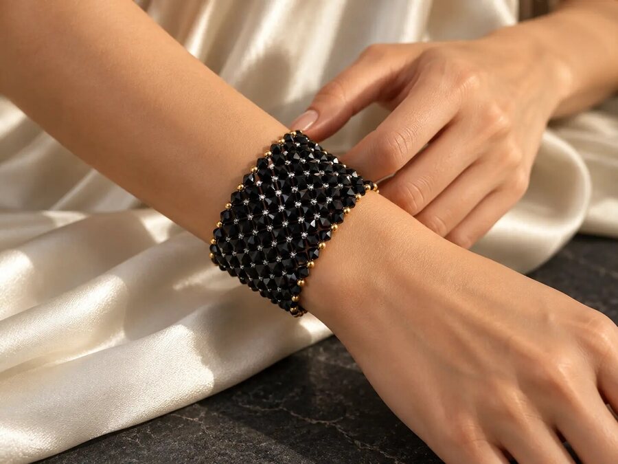 Detalle de la pulsera Black Jet de Swarovski