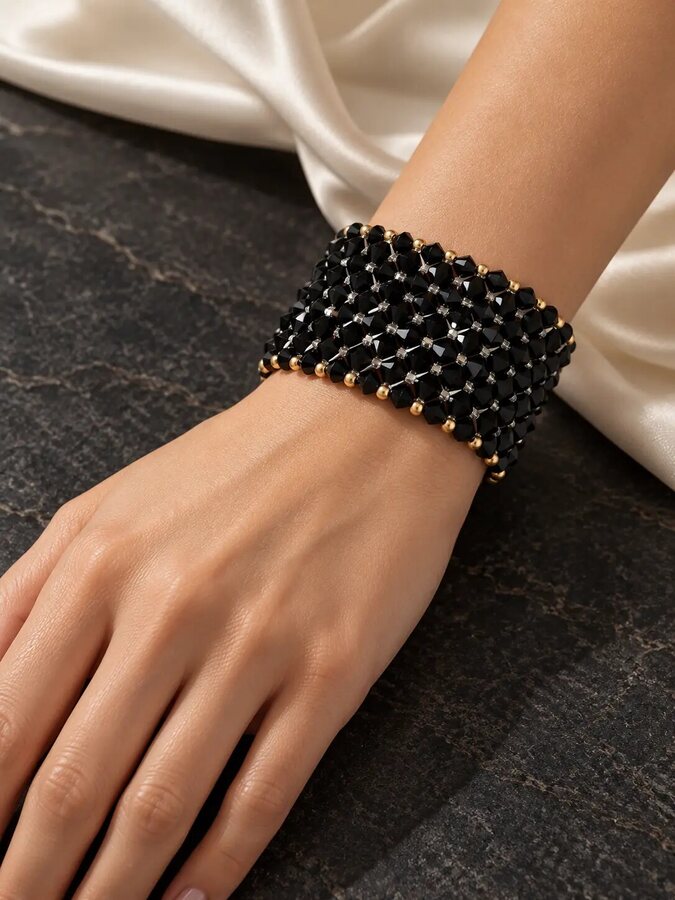 Pulsera RAF 4 Black Jet en la muñeca